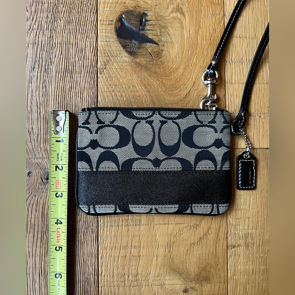 Coach Wristlet - Picture 3 of 4